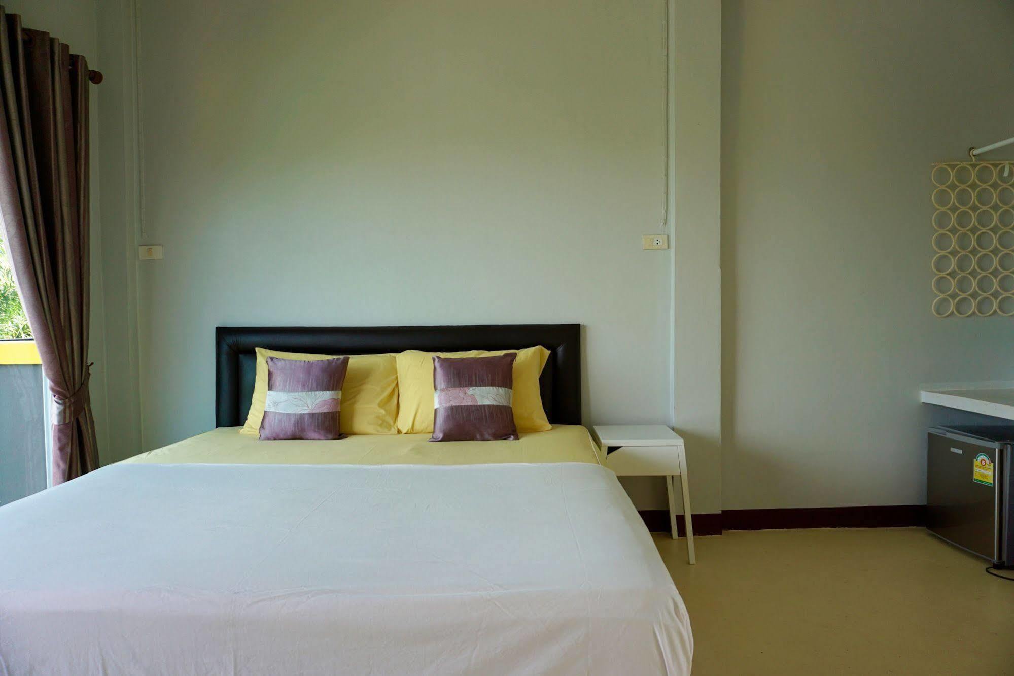 Hotel Lom La Lanta Ko Lanta Esterno foto