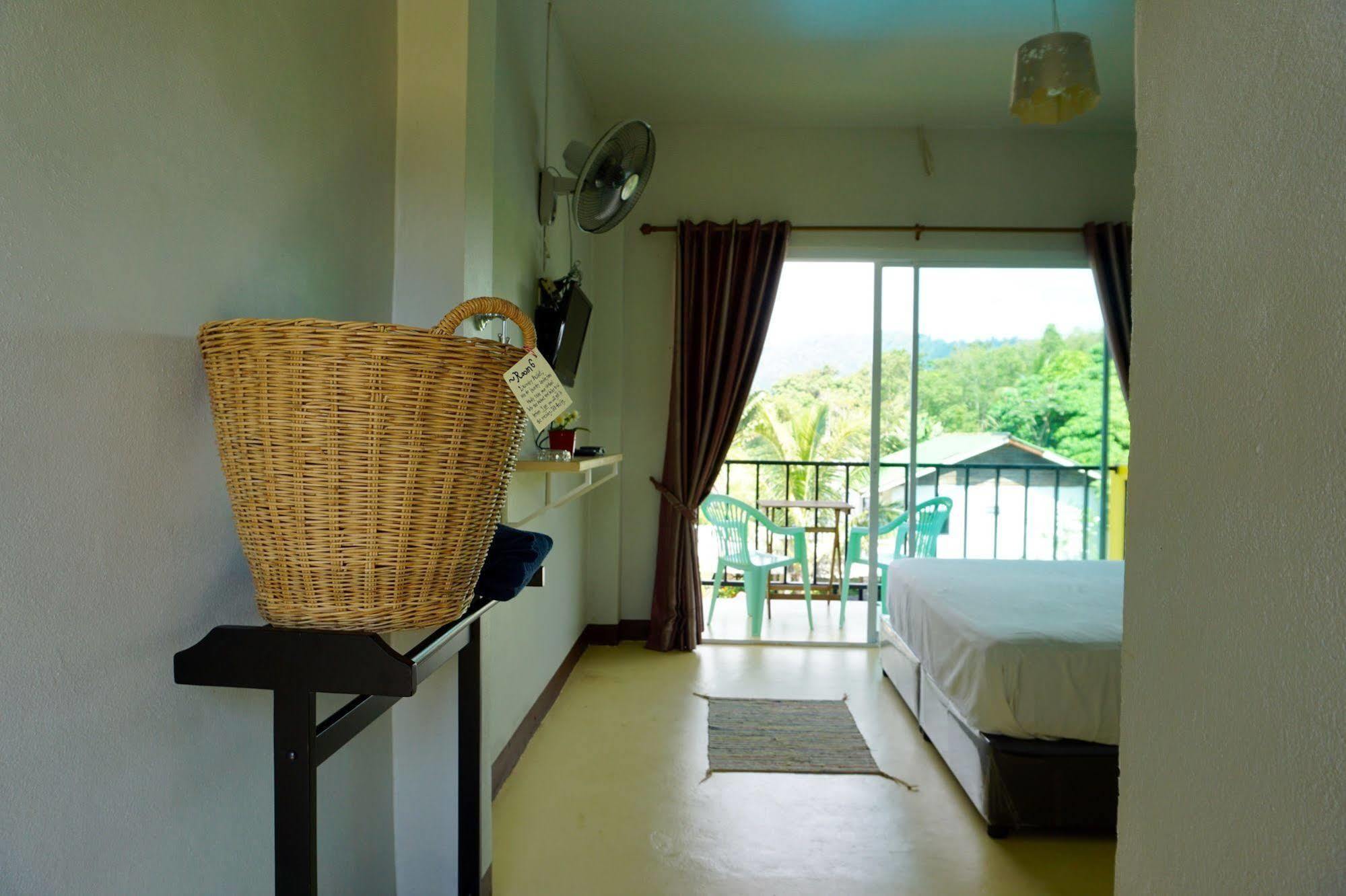 Hotel Lom La Lanta Ko Lanta Esterno foto